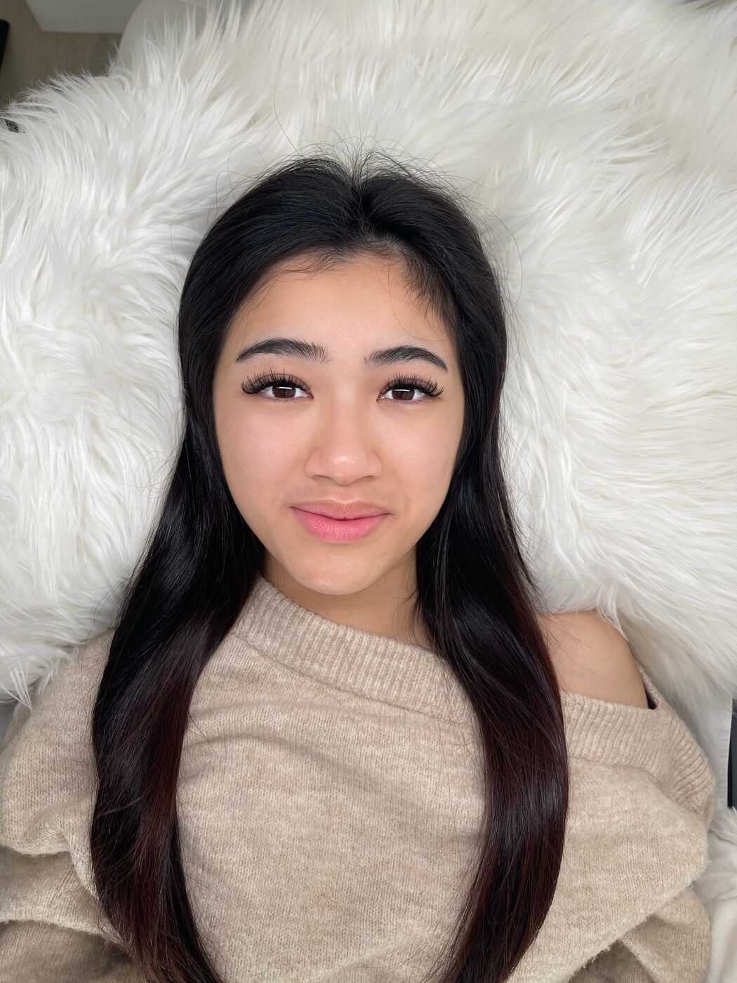 Portrait of a Novabeautytt client with a fresh lash set