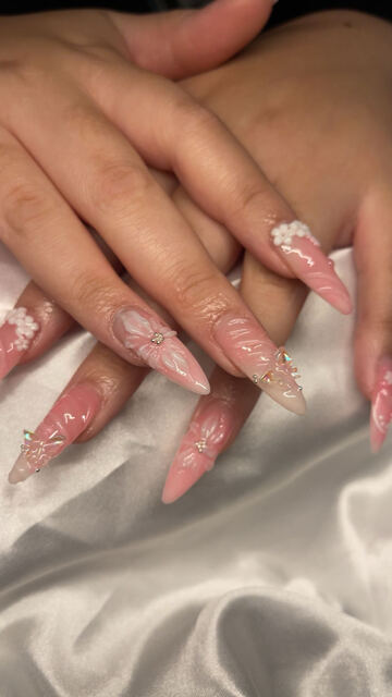 Pink stiletto set with fine detail