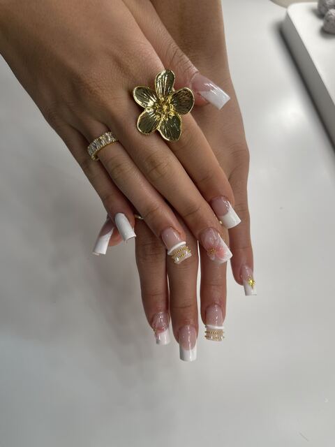 Neutral French set with ring stack