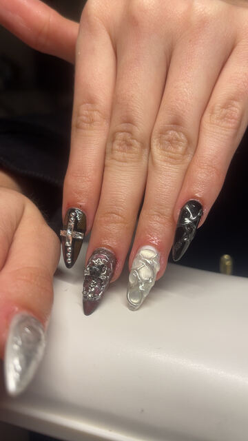Black and chrome art set